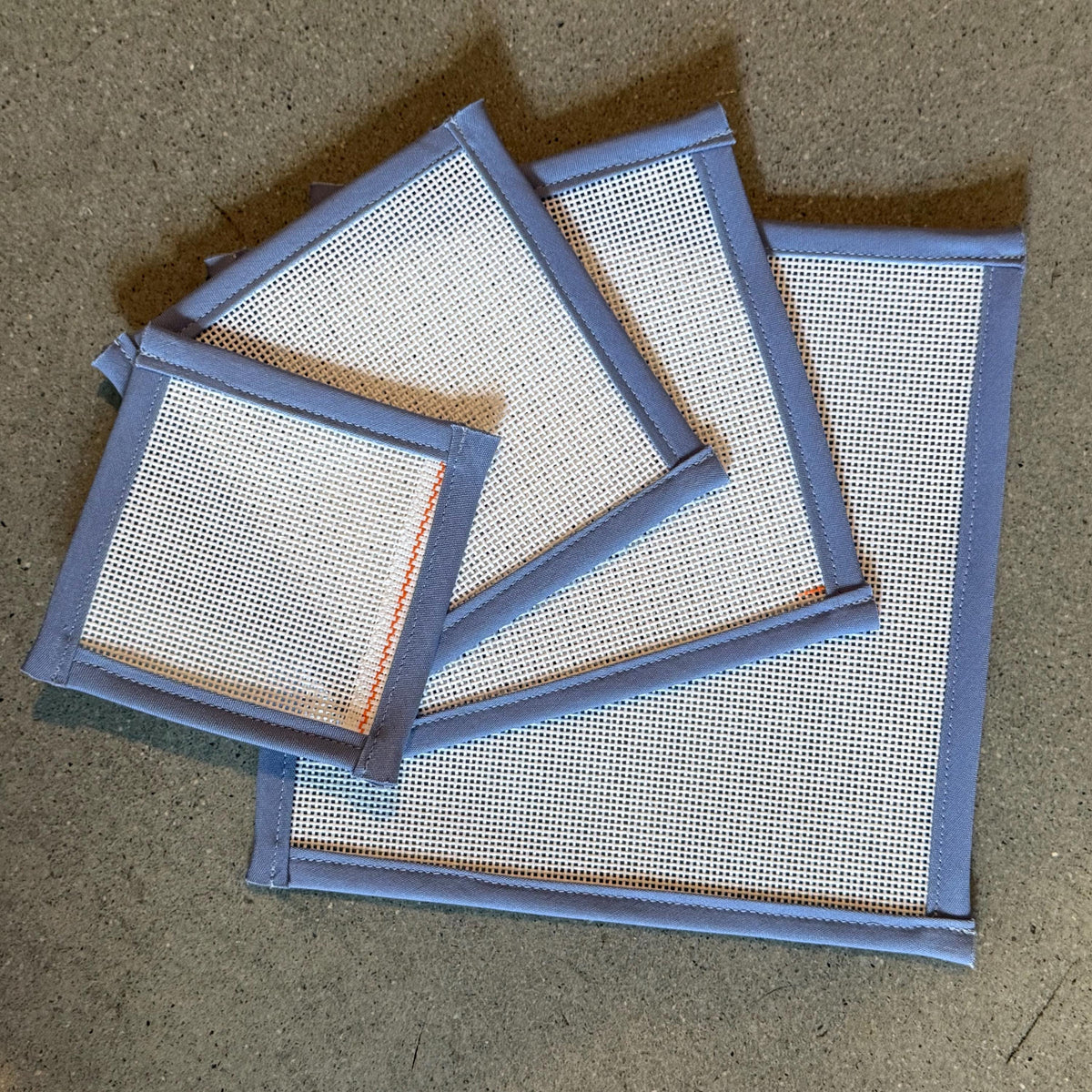 18 Mesh Canvas with Periwinkle Binding
