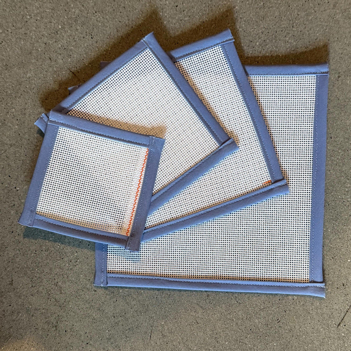 18 Mesh Canvas with Periwinkle Binding
