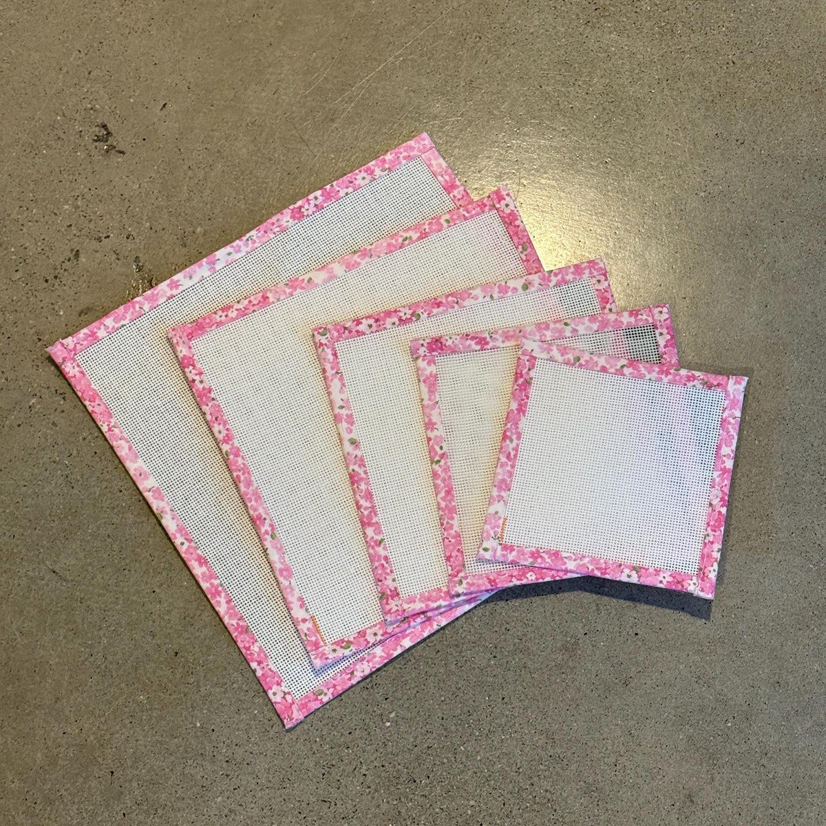 13 Mesh Canvas with Pink Floral Binding